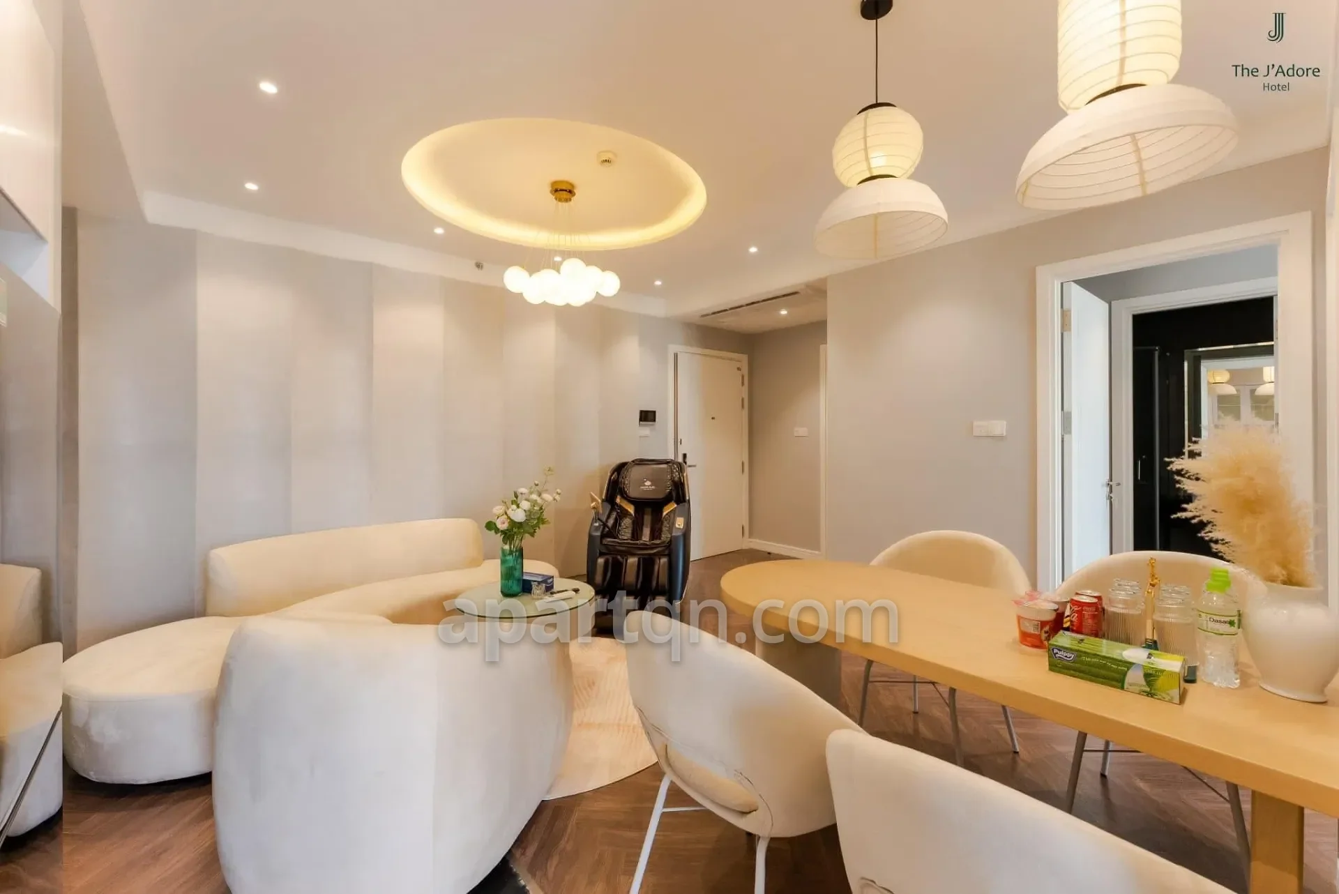 2 phòng ngủ · View biển · Altara Residences · 4/18
