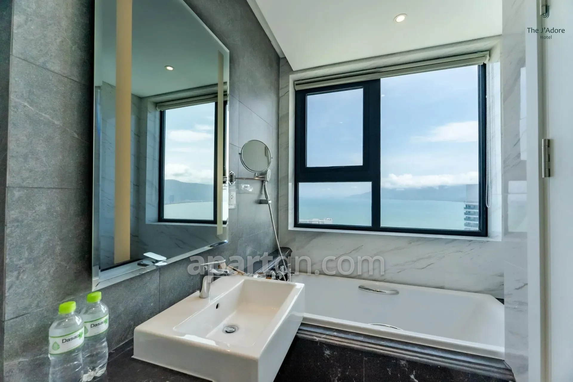2 phòng ngủ · View biển · Altara Residences · 3/13
